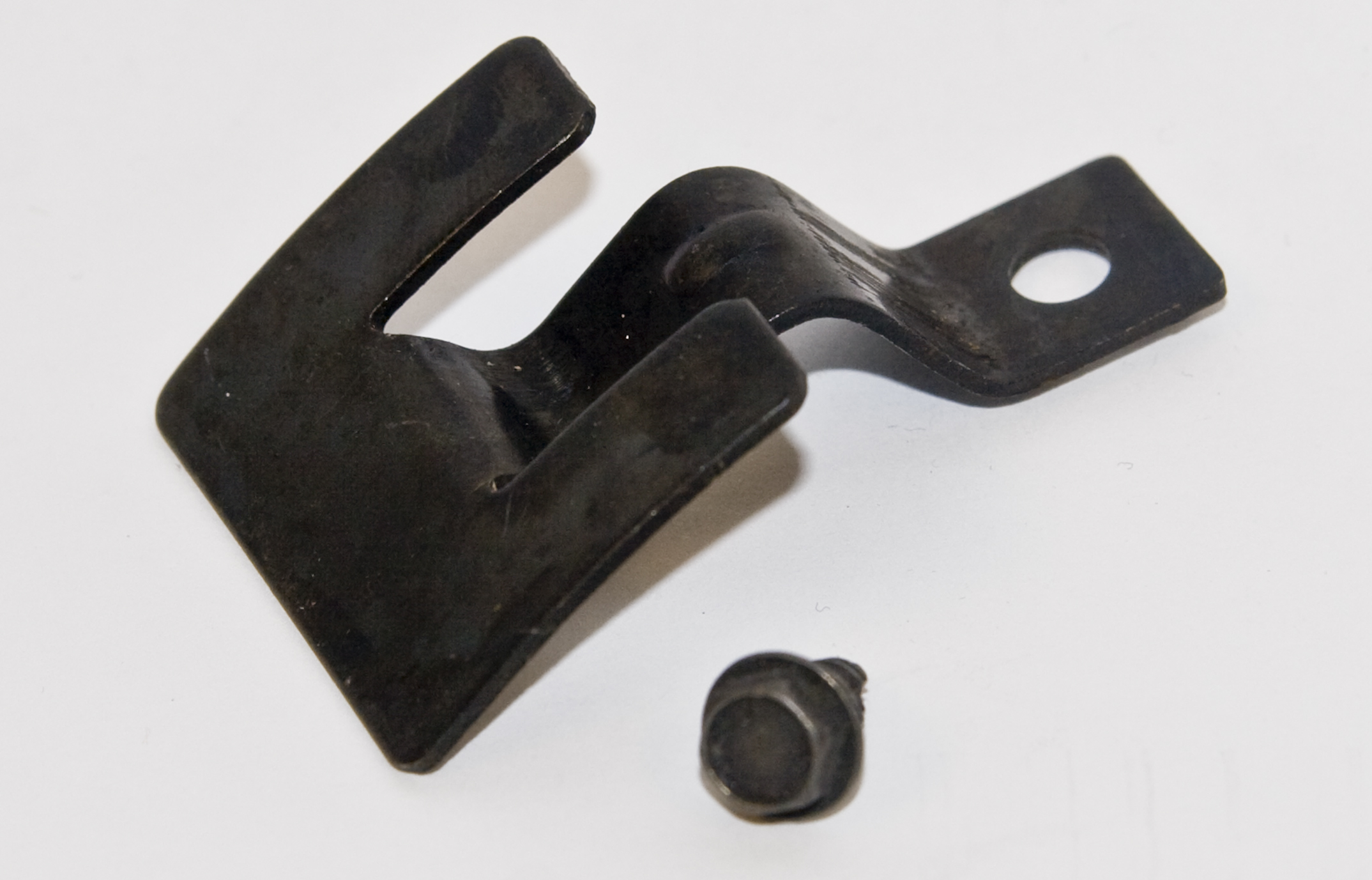 69-70 WINDSHIELD LOWER MOLDING RETAINER (image for) 69-70 WINDSHIELD LOWER MOLDING RETAINER